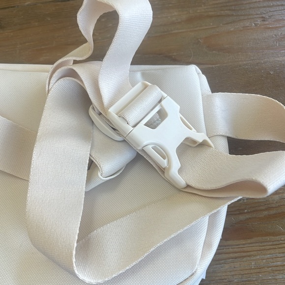 Herschel Fanny Pack - Picture 9 of 9